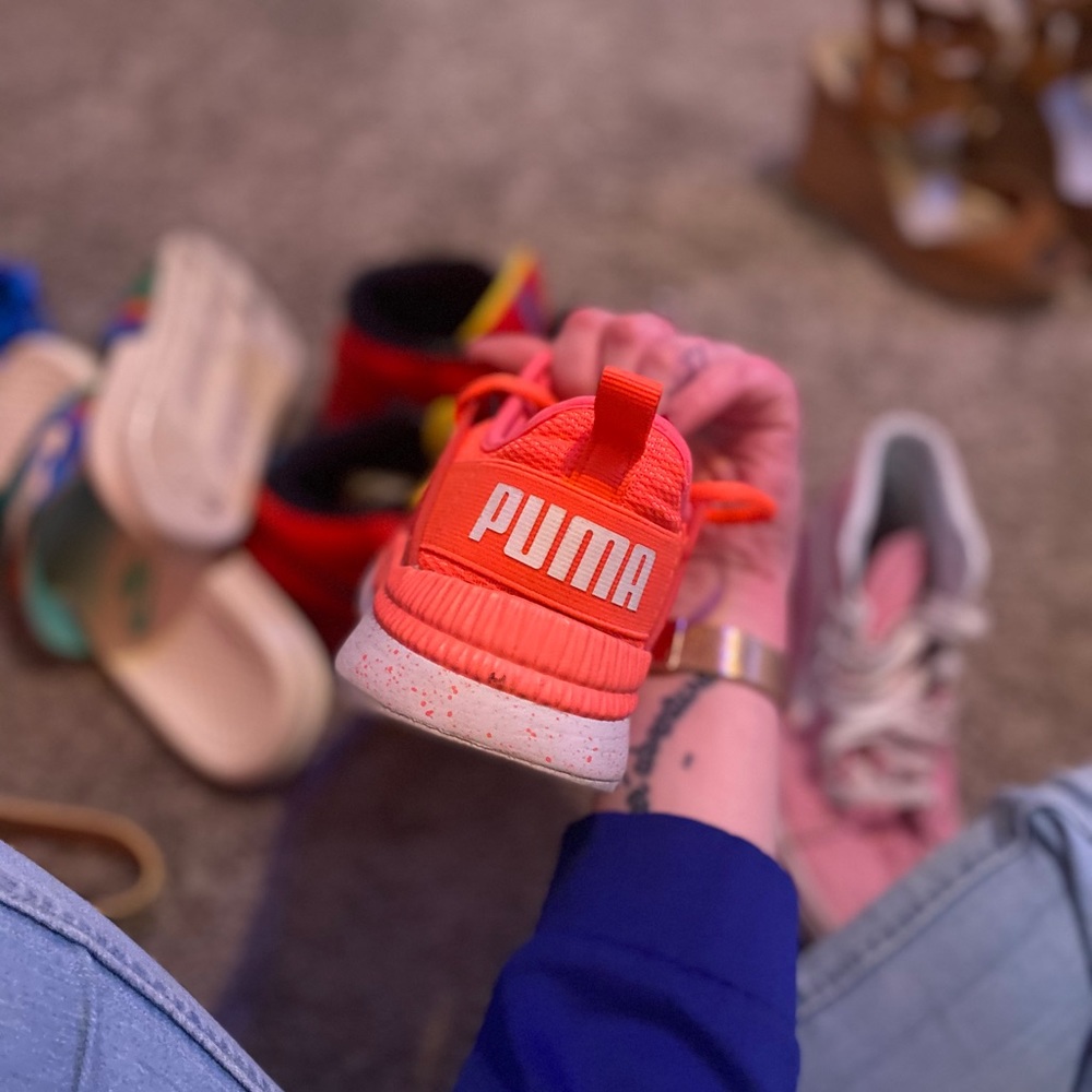 Pink pumas - Picture 2 of 2